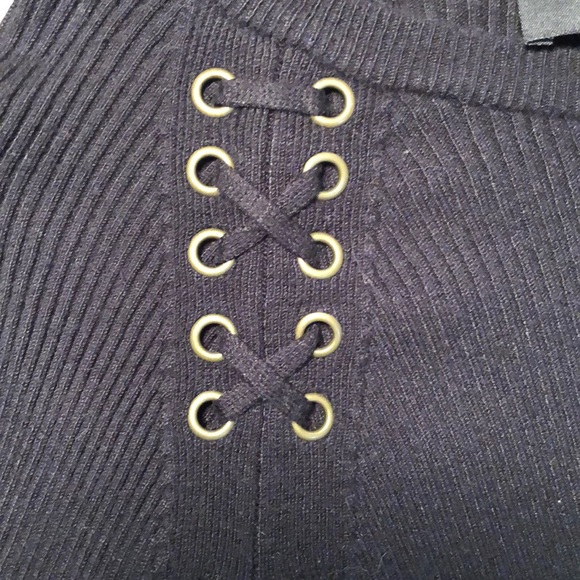 Black sweater - Picture 3 of 4